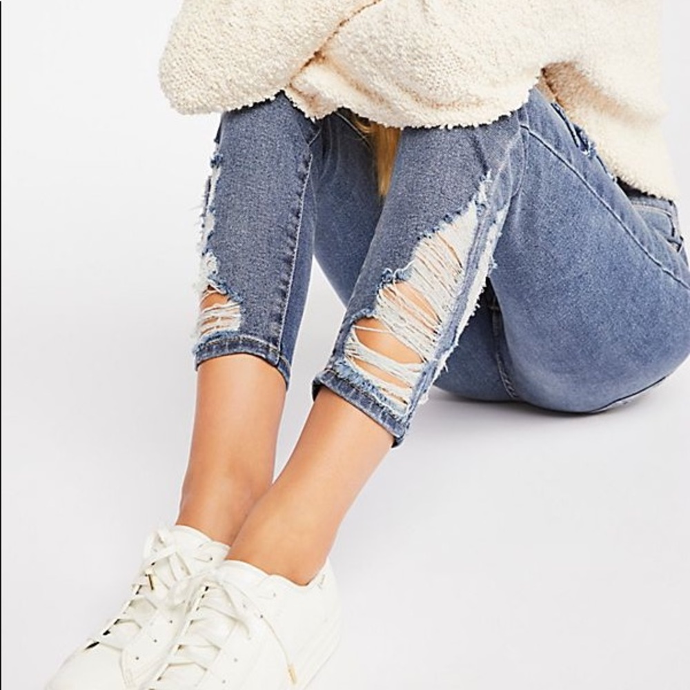 NWT Free People ‘About a Girl’ Jeans. Size 26! - Picture 2 of 8